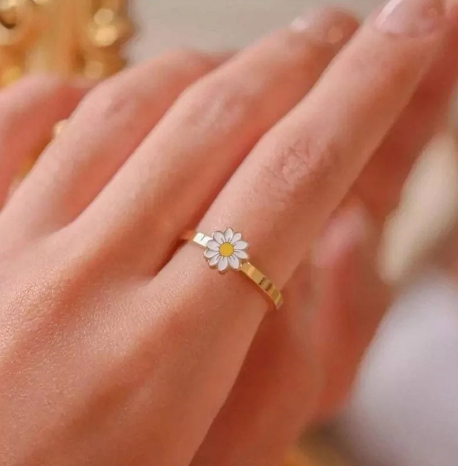 Spinning Daisy Ring