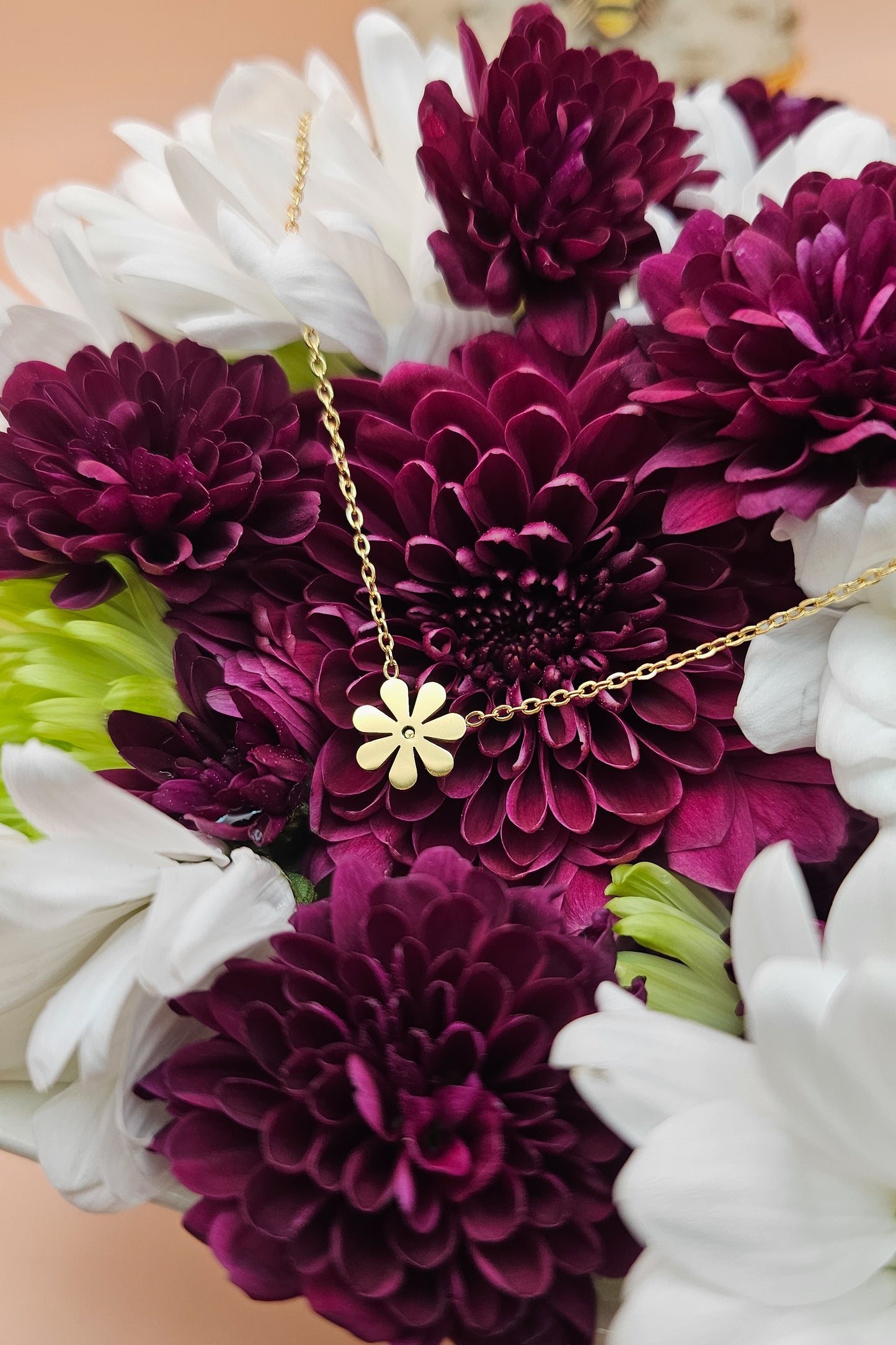 Dainty Daisy Necklace