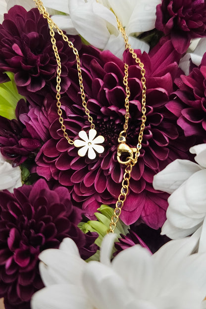 Dainty Daisy Necklace