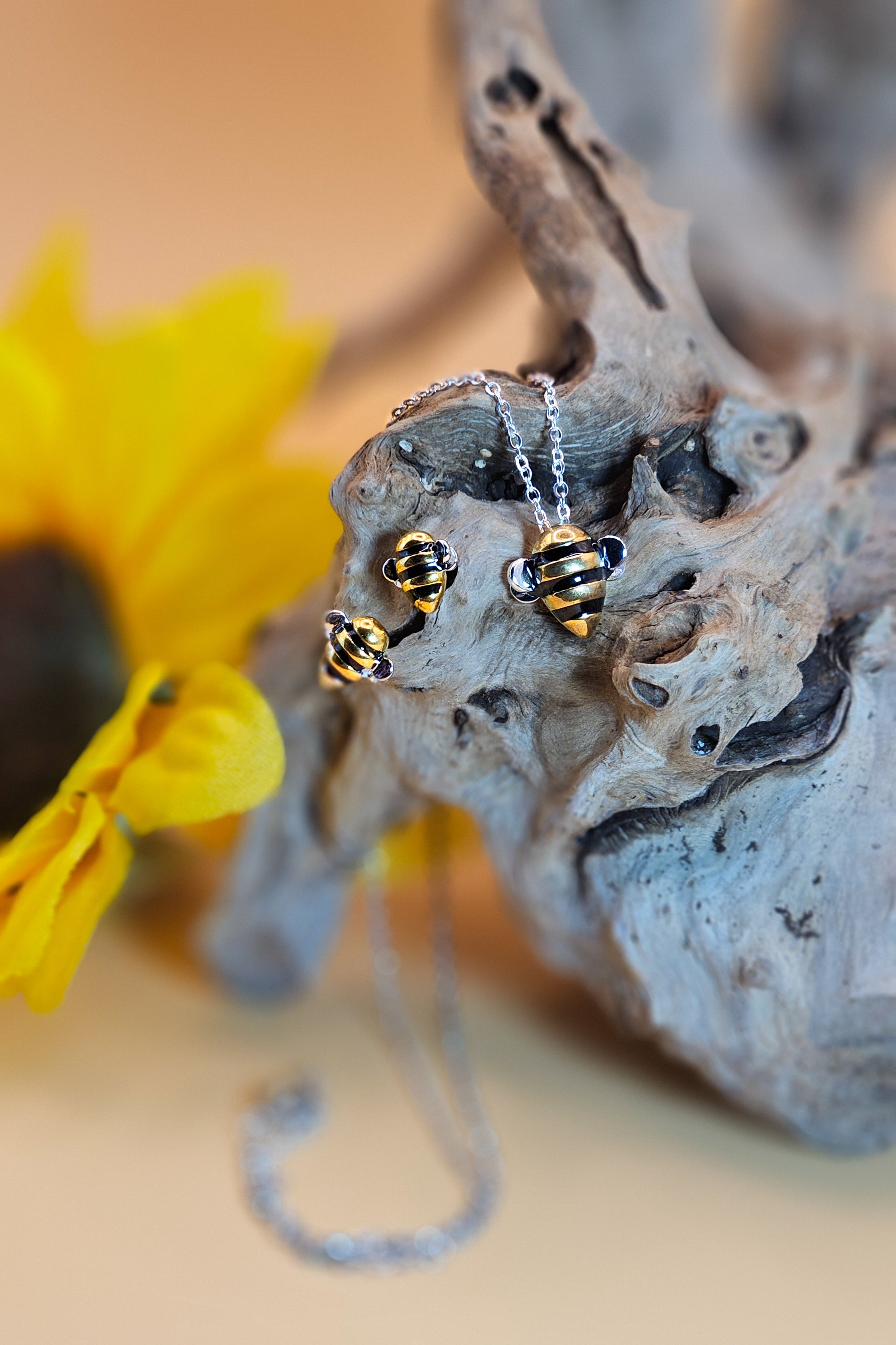 Bee charm earrings, bee jewellery, real flower drop earrings, Christmas factory gift for bee lovers, gift for daughter